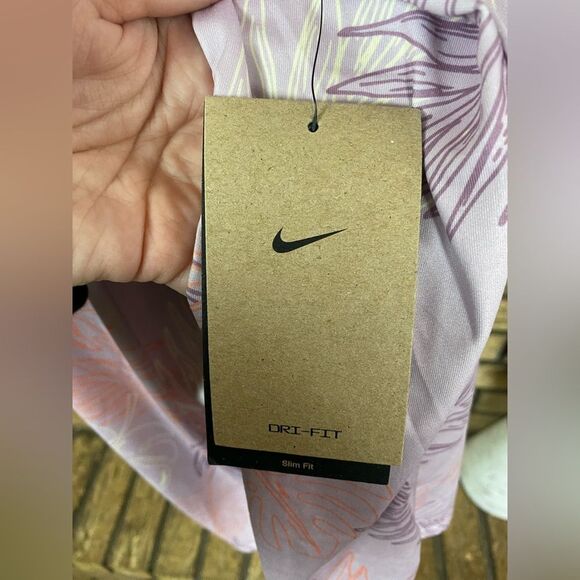 New with tags Nike top - Picture 2 of 8